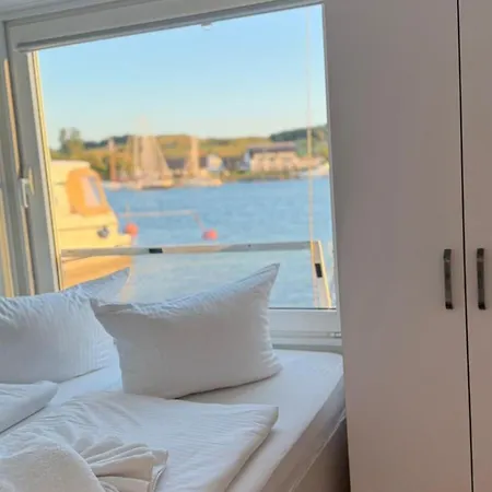 Hausboot Lydia In Ferienhaus