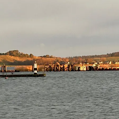 Hausboot Lydia In Ferienhaus *